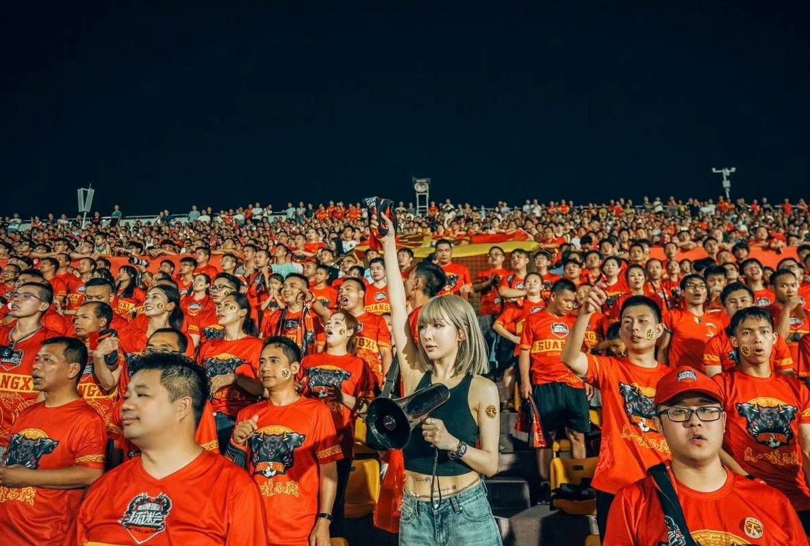 张子洲甚至哭的上气不接下气，苦苦哀求道：叶大师、洪五爷，我真的知错了。